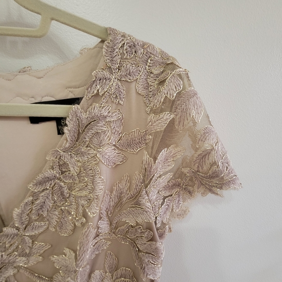 Tadashi Shoji Sz 8 Maci Gold Lace V-Neck Floral Embroidered Lined Cocktail Dress - Picture 11 of 16